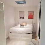 Moderno Con Garaje Privado En El Centro De *