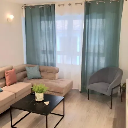 아파트 Moderno Con Garaje Privado En El Centro De *