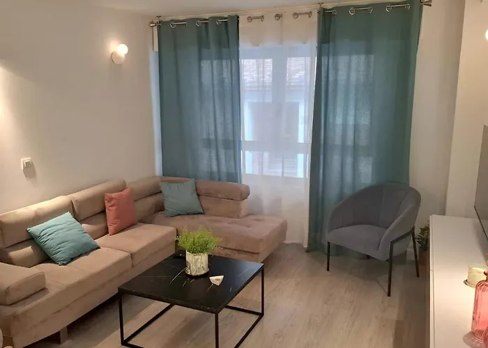 Moderno Con Garaje Privado En El Centro De * 비고